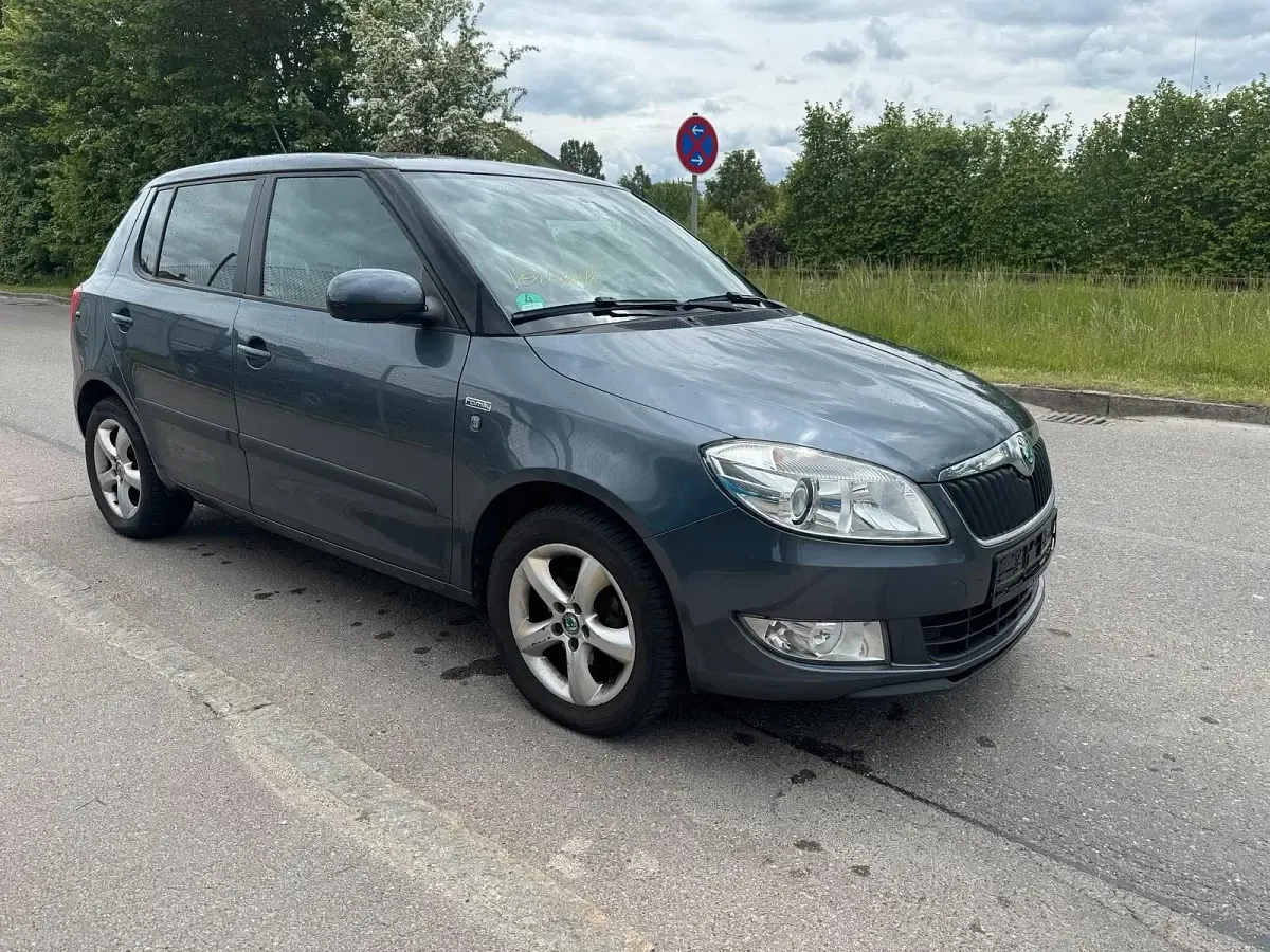 Gebraucht Skoda Fabia 80 PS (58 kW) 2011 Grau Limousine