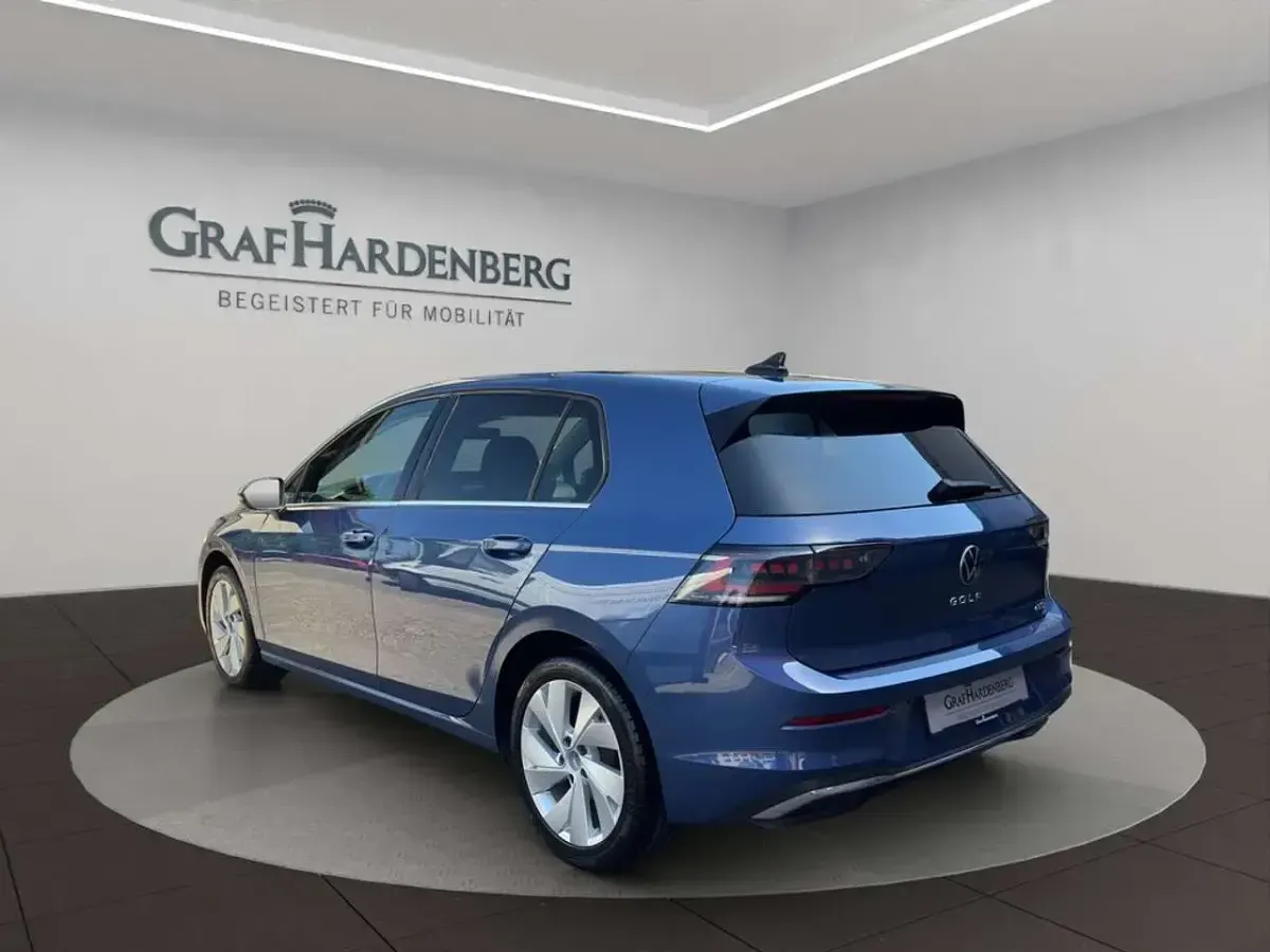 Gebraucht VW Golf VIII Style 150 PS (110 kW) 2025 Blau Limousine