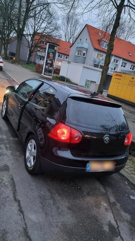 Schwarz Gebraucht 2005 VW Golf V Coupé | 1.100 € (Guter Preis) - Bild 1/4