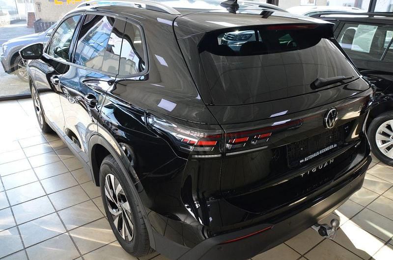 Neu VW Tiguan Life 150 PS (110 kW) 2025 Grenadillschwarz SUV