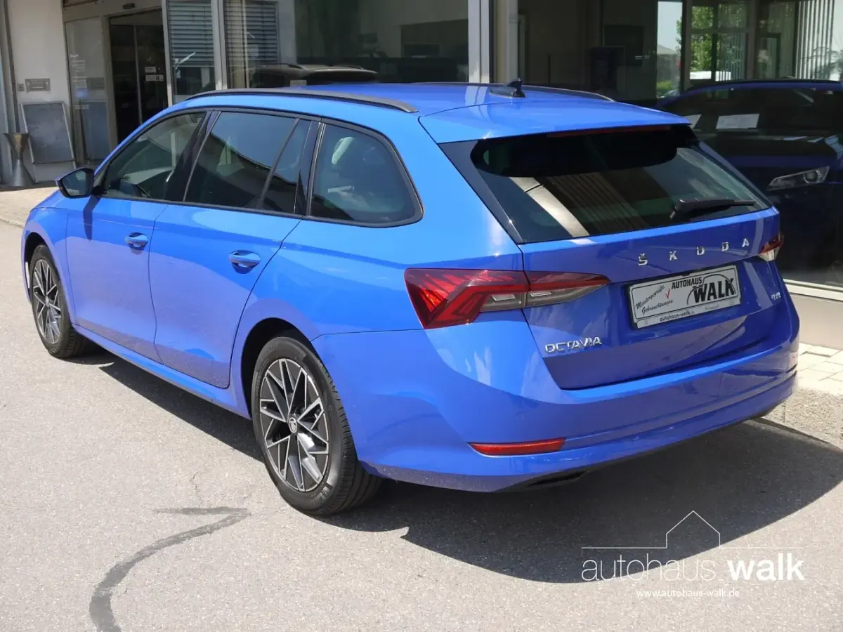 Gebraucht Skoda Octavia Ambition 150 PS (110 kW) 2023 Blau Kombi
