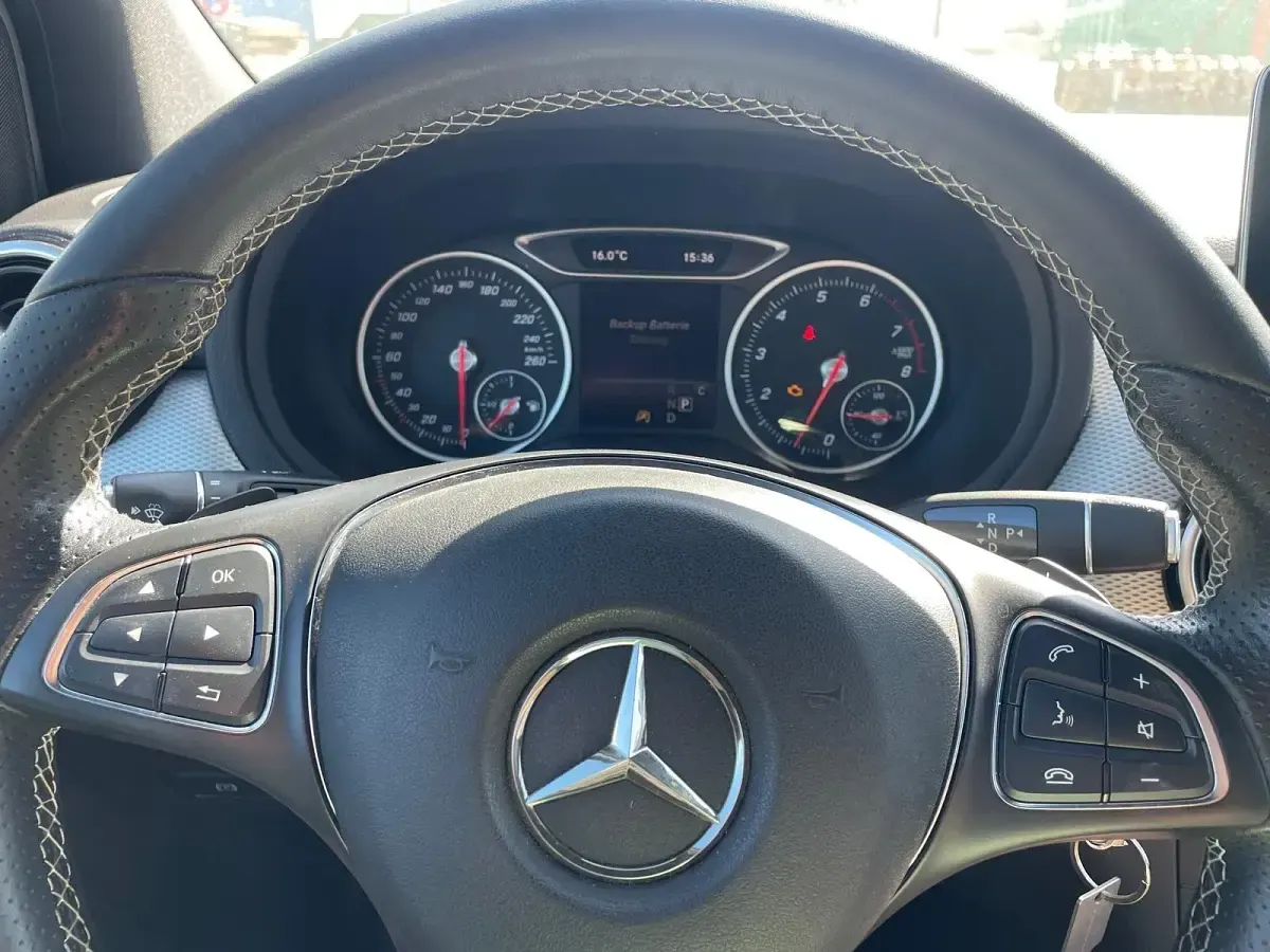 Gebraucht Mercedes B180 122 PS (89 kW) 2017 Silber Kleinwagen