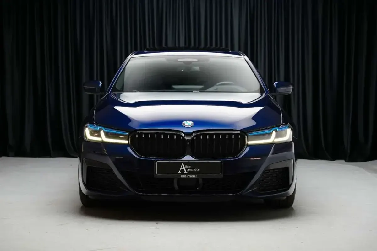 Gebraucht BMW 530 M Sport 286 PS (210 kW) 2023 Tansanitblau ii metallic Limousine