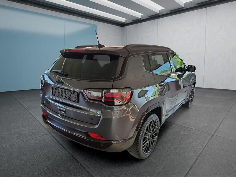 Gebraucht Jeep Compass 131 PS (96 kW) 2024 Grau SUV