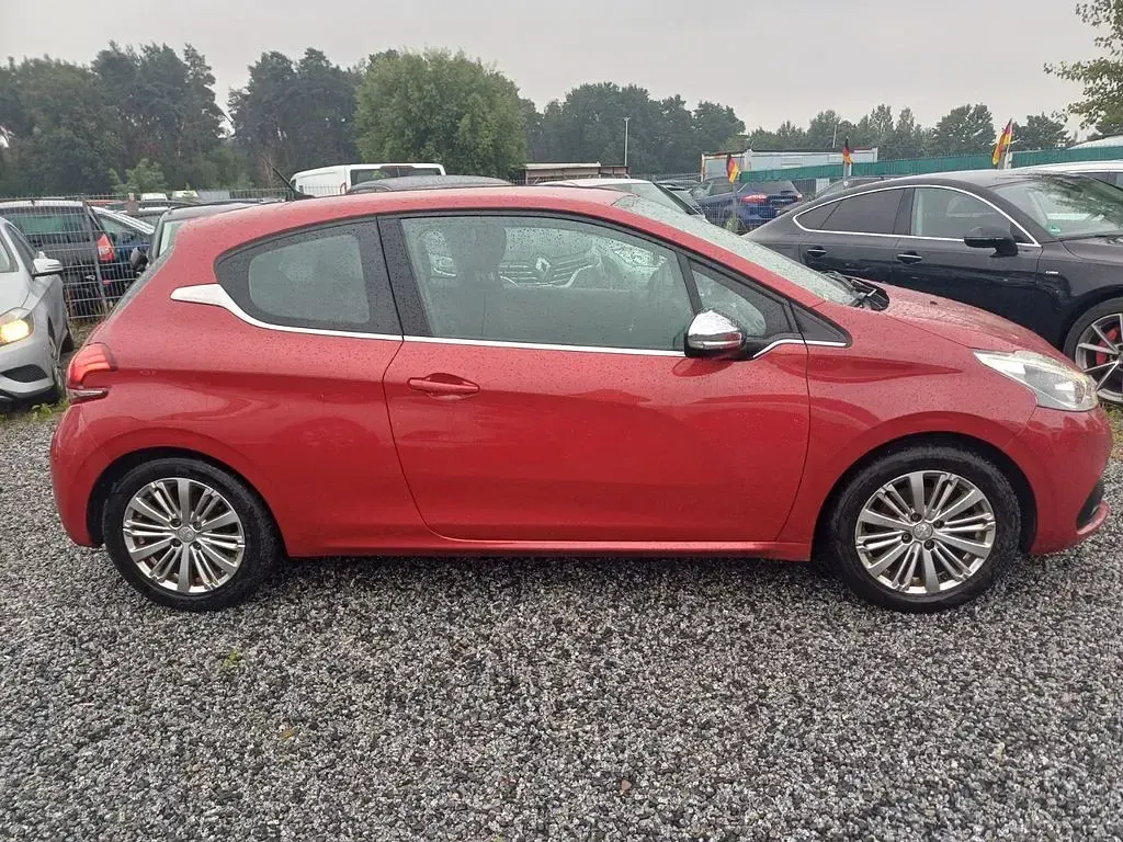 Gebraucht Peugeot 208 Allure 110 PS (80 kW) 2017 Rot Kleinwagen