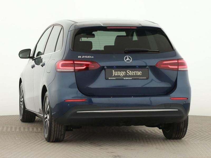 Gebraucht Mercedes B250e 160 PS (117 kW) 2021 Blau Van / Kleinbus