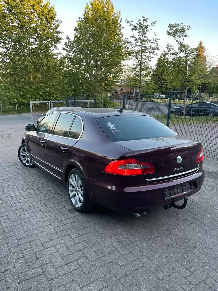 Gebraucht Skoda Superb 105 PS (77 kW) 2010 Rot Limousine