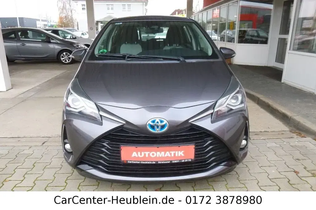 Gebraucht Toyota Yaris Hybrid Team 75 PS (55 kW) 2018 Grau Kleinwagen