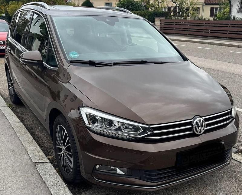 Braun Gebraucht 2016 VW Touran Highline Van / Kleinbus | 14.990 € (Guter Preis) - Bild 1/4