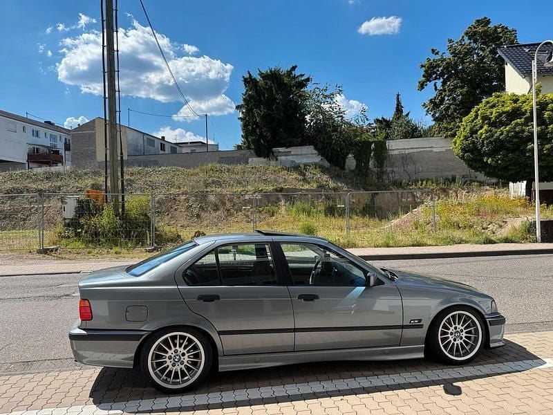 Grau Gebraucht 1996 BMW 323 M Sport Limousine | 11.980 € (Teuer) - Bild 1/4