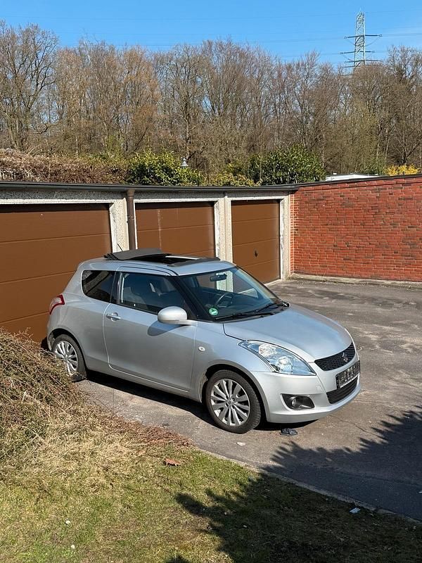 Gebraucht Suzuki Swift 75 PS (55 kW) 2013 Silber Kleinwagen