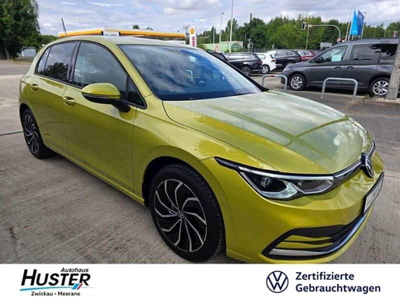 Limonengelb metallic 6838 (metallic) Gebraucht 2021 VW Golf VIII Active Limousine | 23.650 € (Teuer) - Bild 1/4