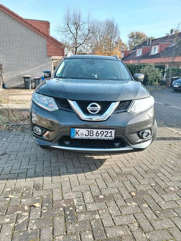 Grün Gebraucht 2017 Nissan X-Trail SUV | 12.000 € (Fairer Preis) - Bild 1/4