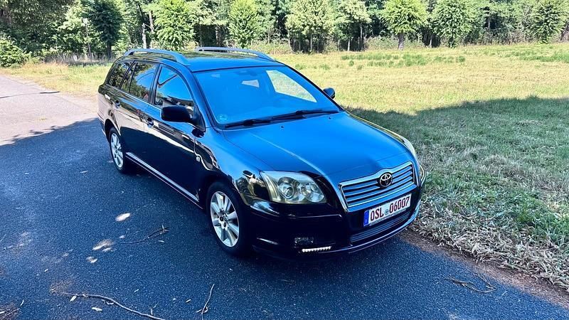 Schwarz Gebraucht 2003 Toyota Avensis Kombi | 1.750 € (Fairer Preis) - Bild 1/4