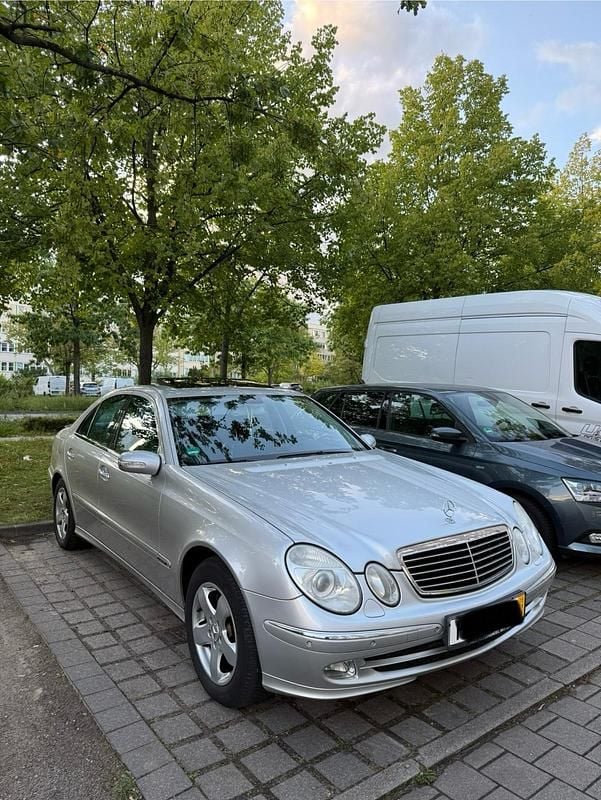 Silber Gebraucht 2005 Mercedes E320 Limousine | 5.800 € - Bild 1/4