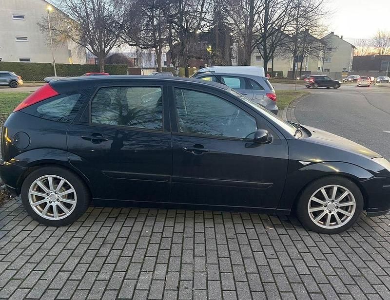 Schwarz Gebraucht 2003 Ford Focus ST Limousine | 2.800 € (Fairer Preis) - Bild 1/4