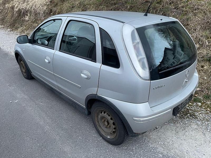 Gebraucht Opel Corsa 80 PS (58 kW) 2006 Silber Kleinwagen
