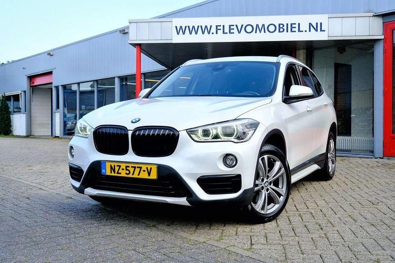 Weiß Gebraucht 2017 BMW X1 Executive SUV | 17.950 € (Fairer Preis) - Bild 1/4