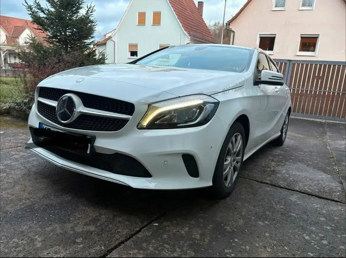 Gebraucht Mercedes A200 136 PS (100 kW) 2016 Weiß Kleinwagen