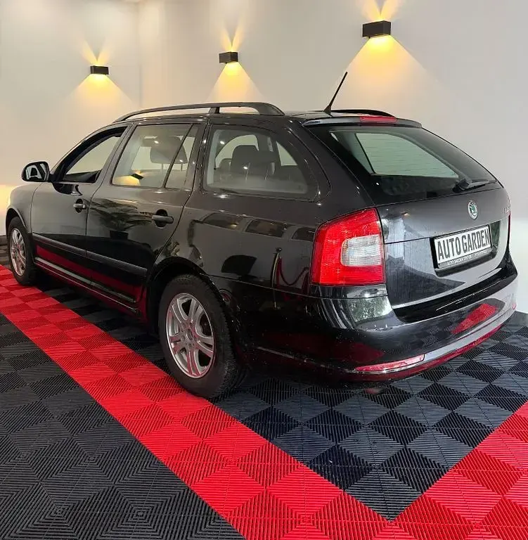 Gebraucht Skoda Octavia Active 105 PS (77 kW) 2012 Schwarzmagic perleffekt Kombi