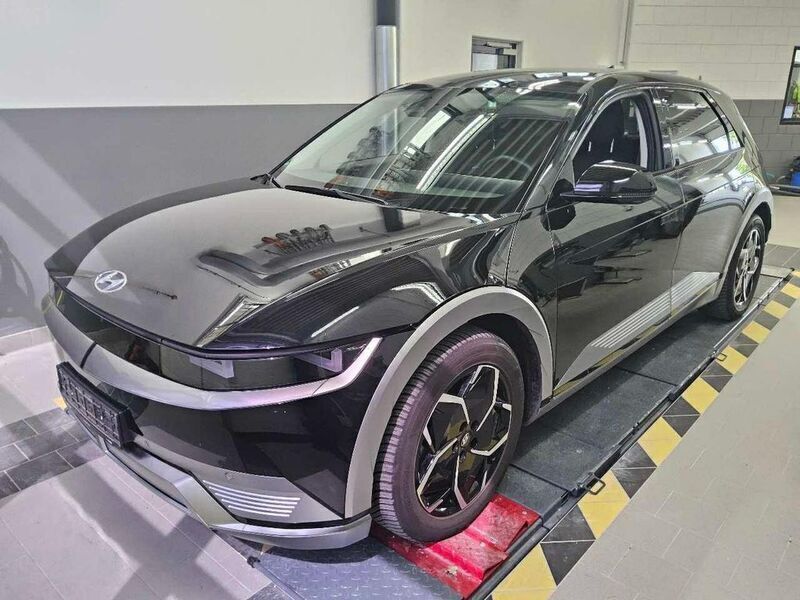Phantom black / mic Gebraucht 2022 Hyundai Ioniq 5 Techniq SUV | 27.999 € (Superpreis) - Bild 1/4
