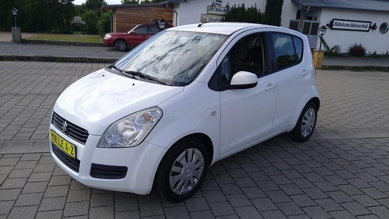 Weiß Gebraucht 2012 Suzuki Splash Club Kleinwagen | 2.200 € (Guter Preis) - Bild 1/4