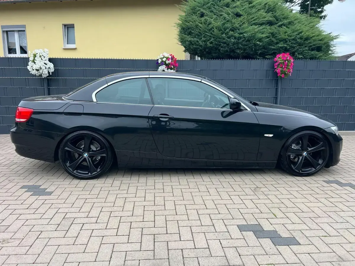 Gebraucht BMW 320 Cabriolet M Sport 170 PS (125 kW) 2010 Schwarz Cabrio