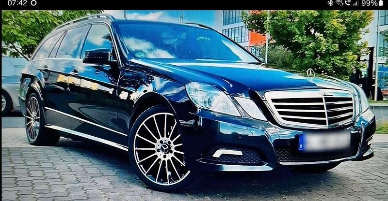Schwarz Gebraucht 2010 Mercedes E350 Avantgarde Kombi | 8.500 € (Fairer Preis) - Bild 1/1