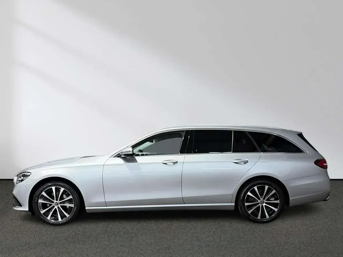 Gebraucht Mercedes E300 Avantgarde 306 PS (225 kW) 2023 Silber Limousine
