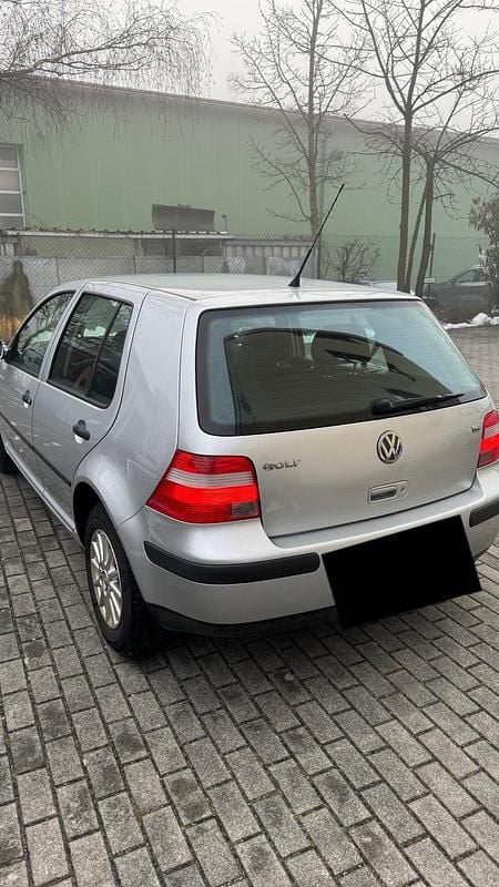 Silber Gebraucht 2003 VW Golf IV Kleinwagen | 3.200 € (Etwas zu teuer) - Bild 1/4