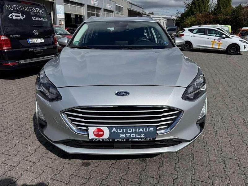 Gebraucht Ford Focus Cool & Connect 150 PS (110 kW) 2021 Polas silber Kombi