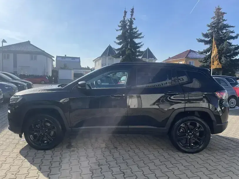 Käytetty Jeep Compass 239 HP (175 kW) 2022 Musta Katumaasturi