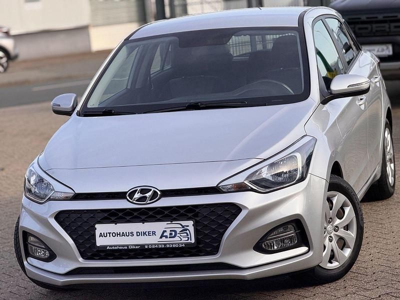 Silber Gebraucht 2021 Hyundai i20 Kleinwagen | 10.900 € (Guter Preis) - Bild 1/4