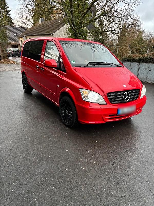 Rot Gebraucht 2013 Mercedes Vito Van / Kleinbus | 15.499 € - Bild 1/4