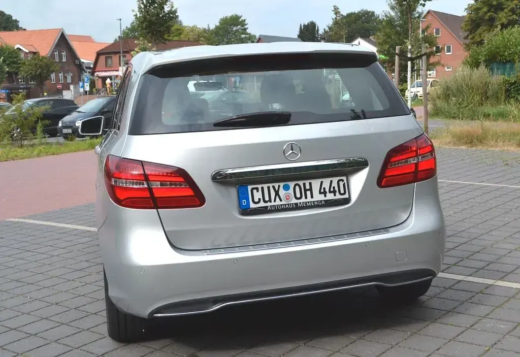 Gebraucht Mercedes 180 Style 109 PS (80 kW) 2017 Silber Limousine