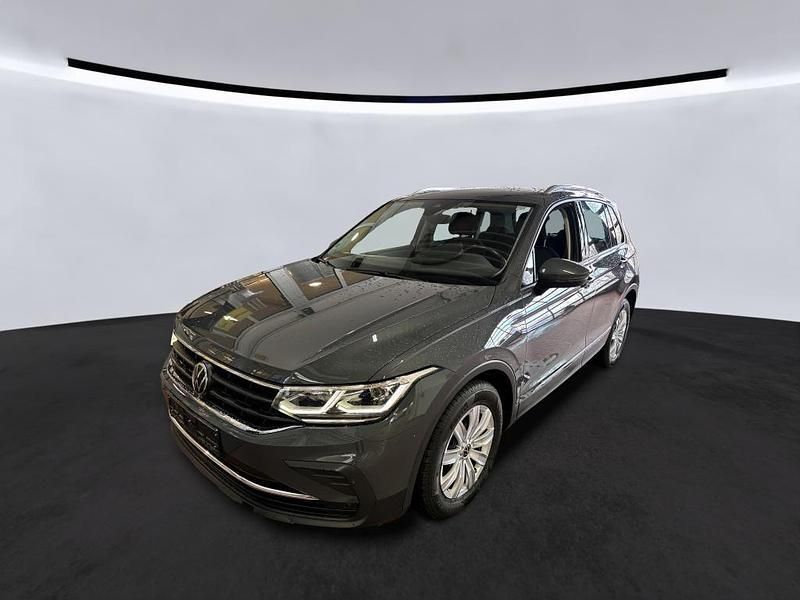 Gebraucht VW Tiguan Active 150 PS (110 kW) 2022 Delfingrau metallic SUV
