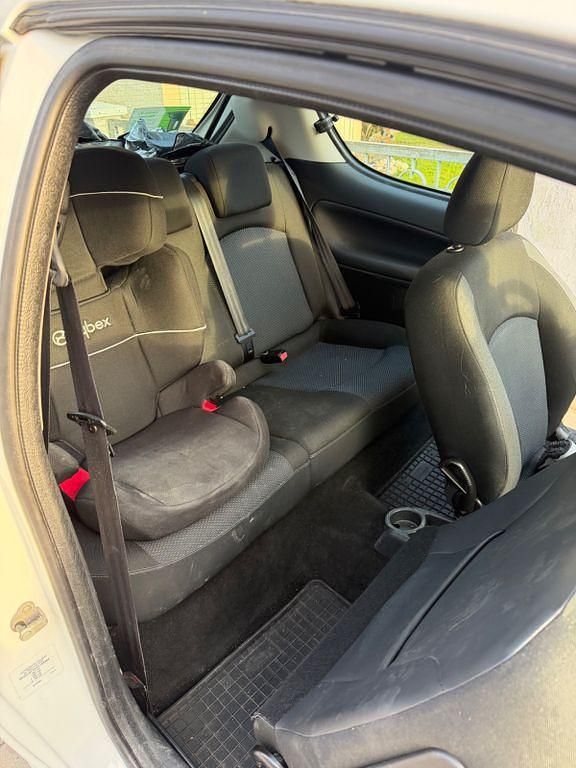Gebraucht Peugeot 206 75 PS (55 kW) 2010 Weiß Limousine