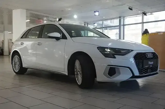 Second-hand Audi A3 Advanced 150 CP (110 kW) 2023 Alb Berlinǎ