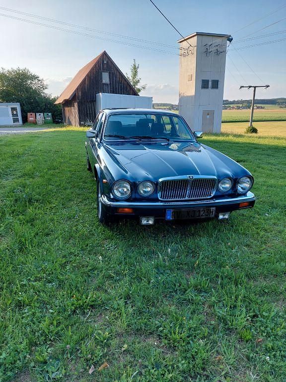 Blau Gebraucht 1989 Jaguar XJ12 Limousine | 13.850 € - Bild 1/4
