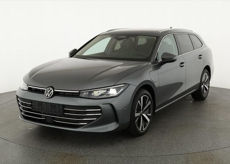 Diabasgrau metallic Gebraucht 2025 VW Passat Pro Kombi | 46.445 € - Bild 1/4