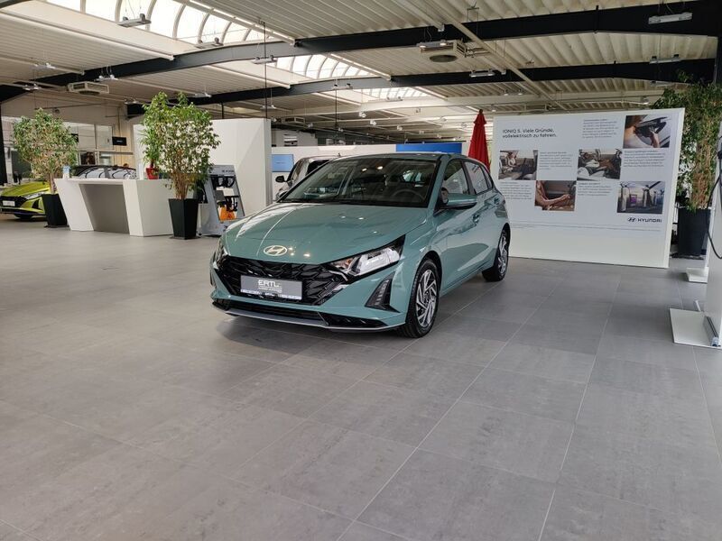 Gebraucht Hyundai i20 Trend 101 PS (74 kW) 2024 Mangrove green Kleinwagen