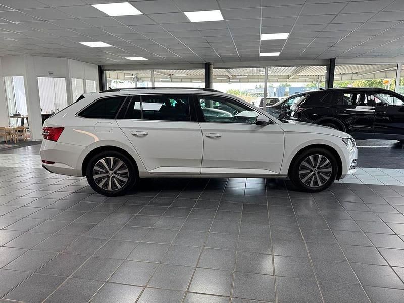 Gebraucht Skoda Superb Ambition 200 PS (147 kW) 2022 Weiß Kombi