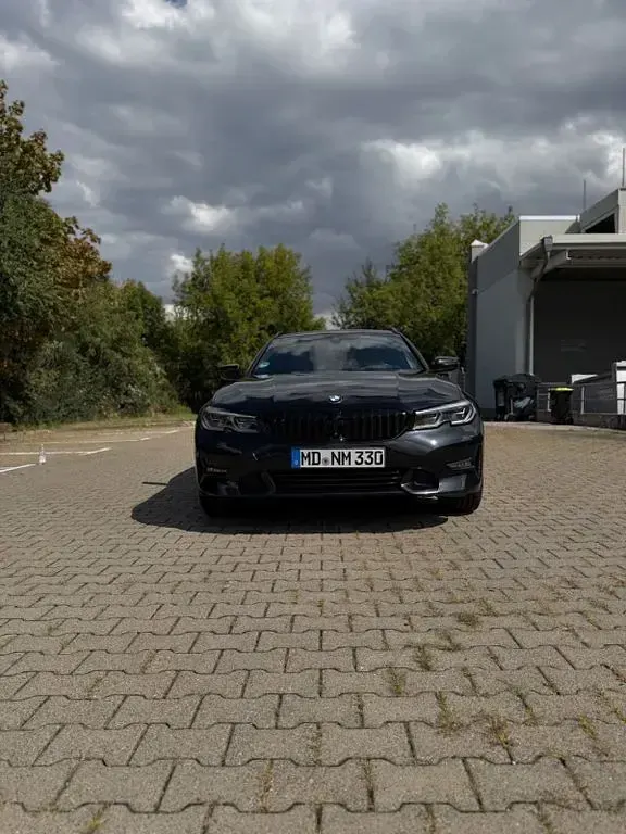 Gebraucht BMW 330e Sport Line 292 PS (214 kW) 2020 Schwarz Limousine