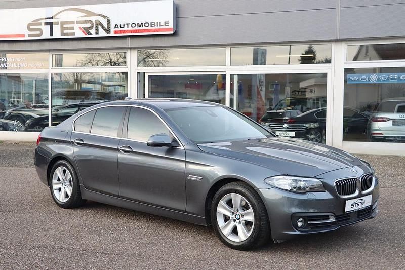 Grau Gebraucht 2016 BMW 520 Performance Limousine | 13.990 € (Fairer Preis) - Bild 1/4