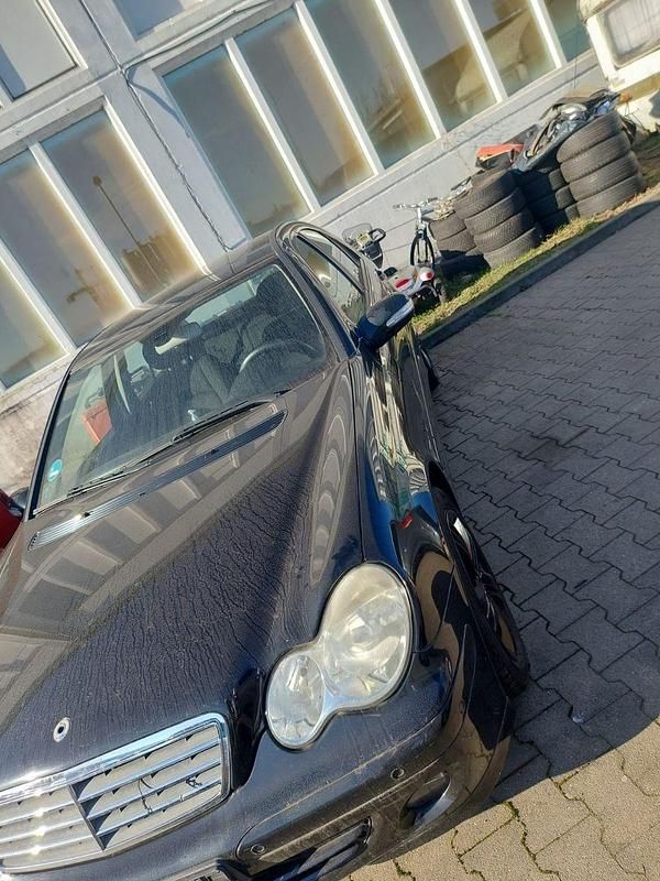 Gebraucht Mercedes 220 175 PS (128 kW) 2006 Schwarz Coupé