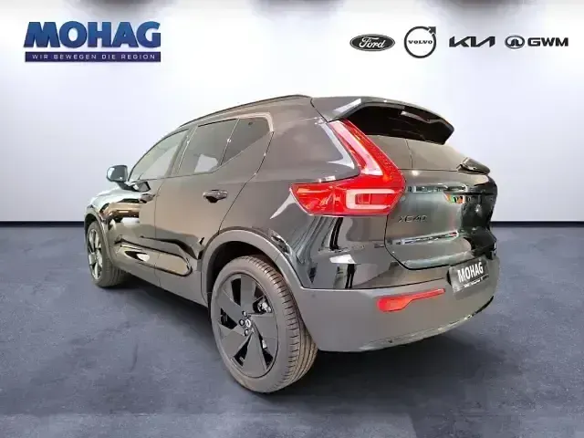 Gebraucht Volvo XC40 Plus 163 PS (119 kW) 2026 Schwarz SUV