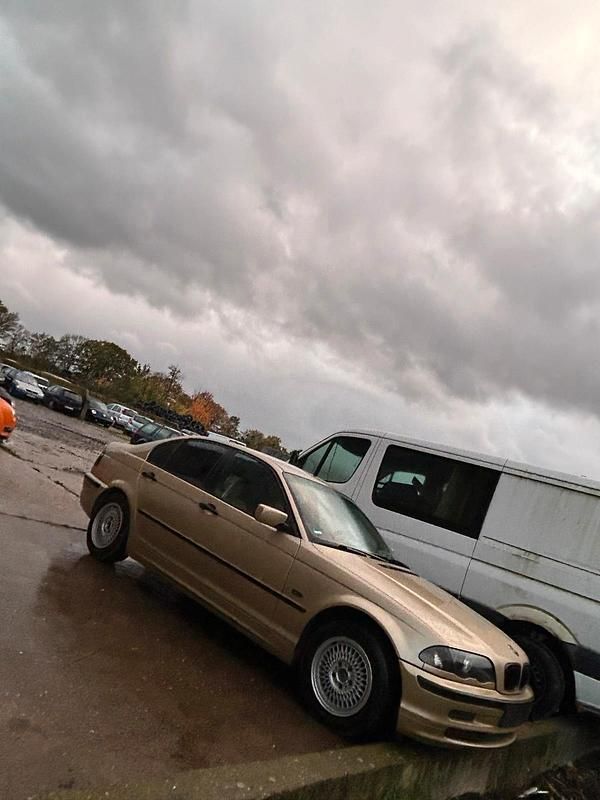 Gebraucht BMW 316 105 PS (77 kW) 2000 Gold Limousine