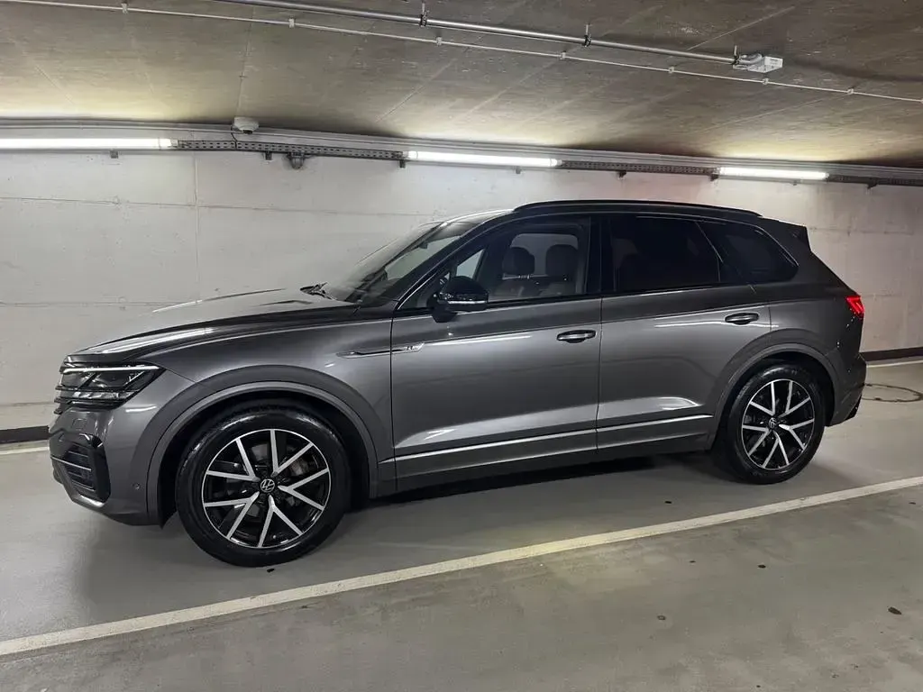 Second-hand VW Touareg R-line 286 CP (210 kW) 2021 Gri SUV