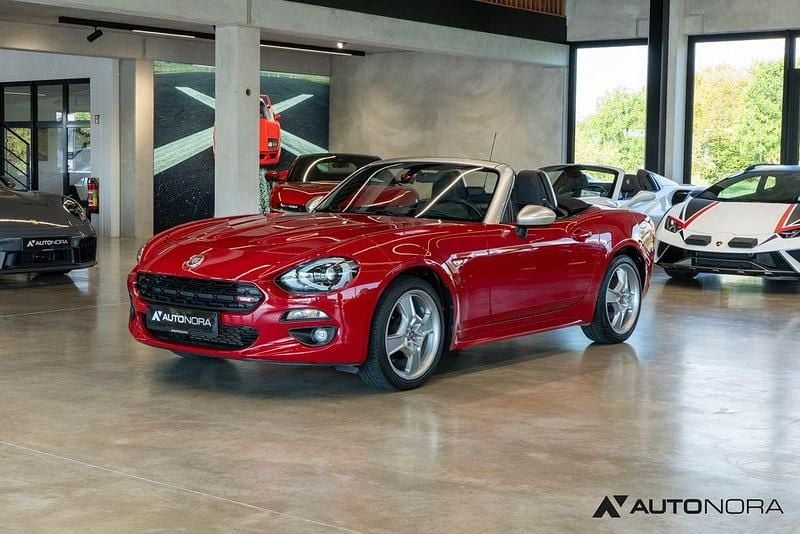 Rot Gebraucht 2018 Fiat 124 Spider Lusso Cabrio | 17.900 € (Guter Preis) - Bild 1/4