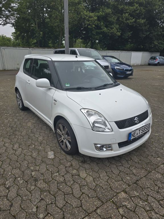 Weiß Gebraucht 2009 Suzuki Swift Club Limousine | 2.500 € (Fairer Preis) - Bild 1/4